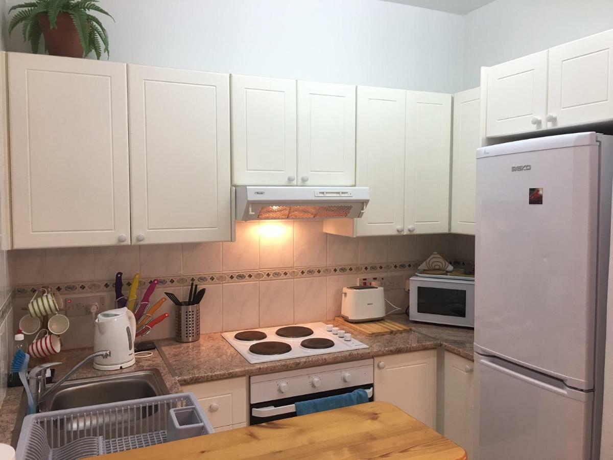 Limnaria Gardens - Modern 1 Bed, Walk To Beach & Shops Пафос Екстериор снимка