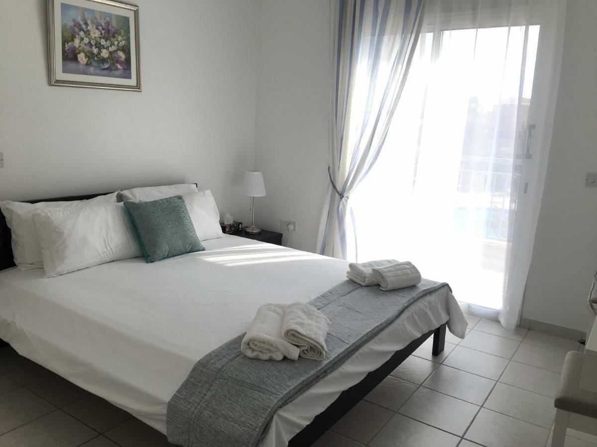 Limnaria Gardens - Modern 1 Bed, Walk To Beach & Shops Пафос Екстериор снимка