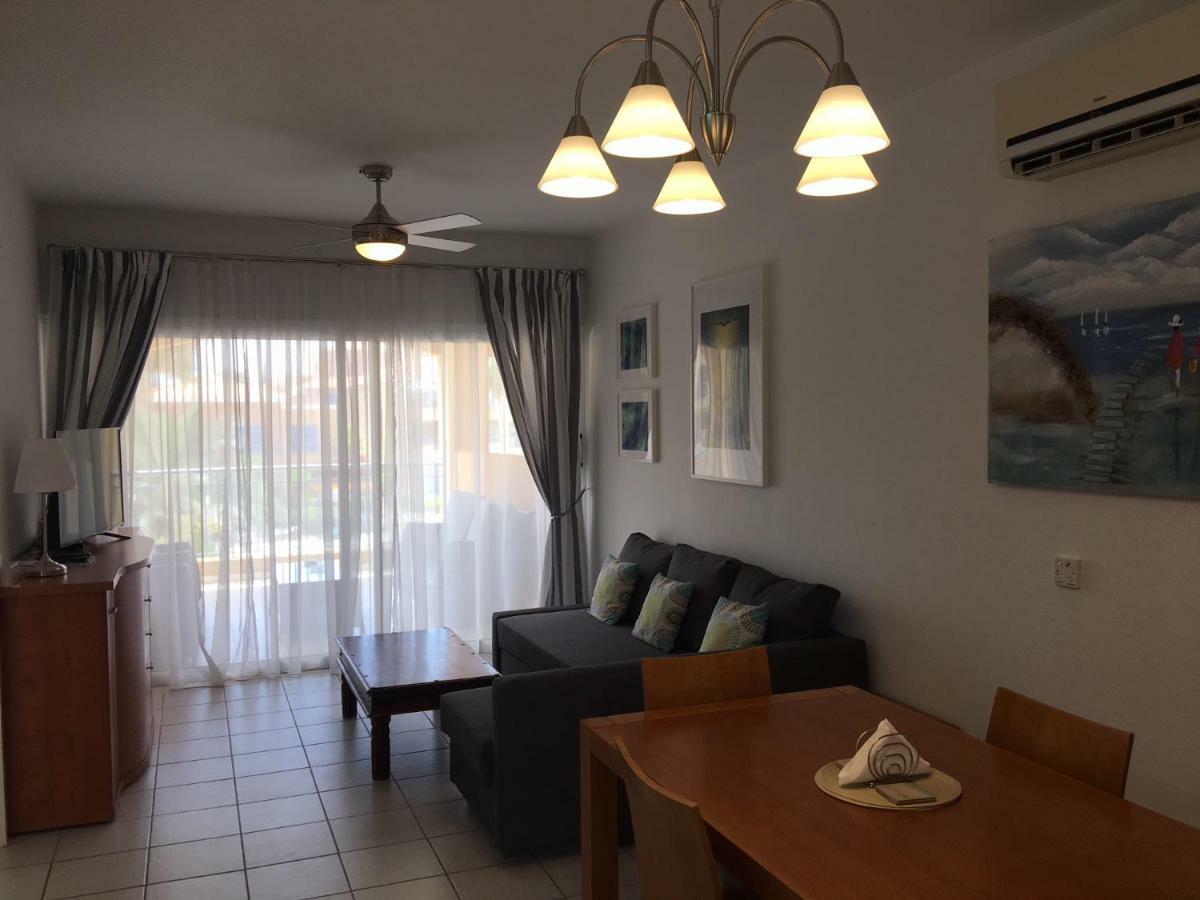 Limnaria Gardens - Modern 1 Bed, Walk To Beach & Shops Пафос Екстериор снимка